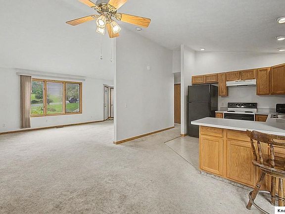 5th image of 707 Greenbriar Cir