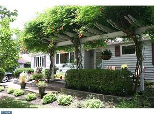 127 Thornridge Dr, Levittown, PA