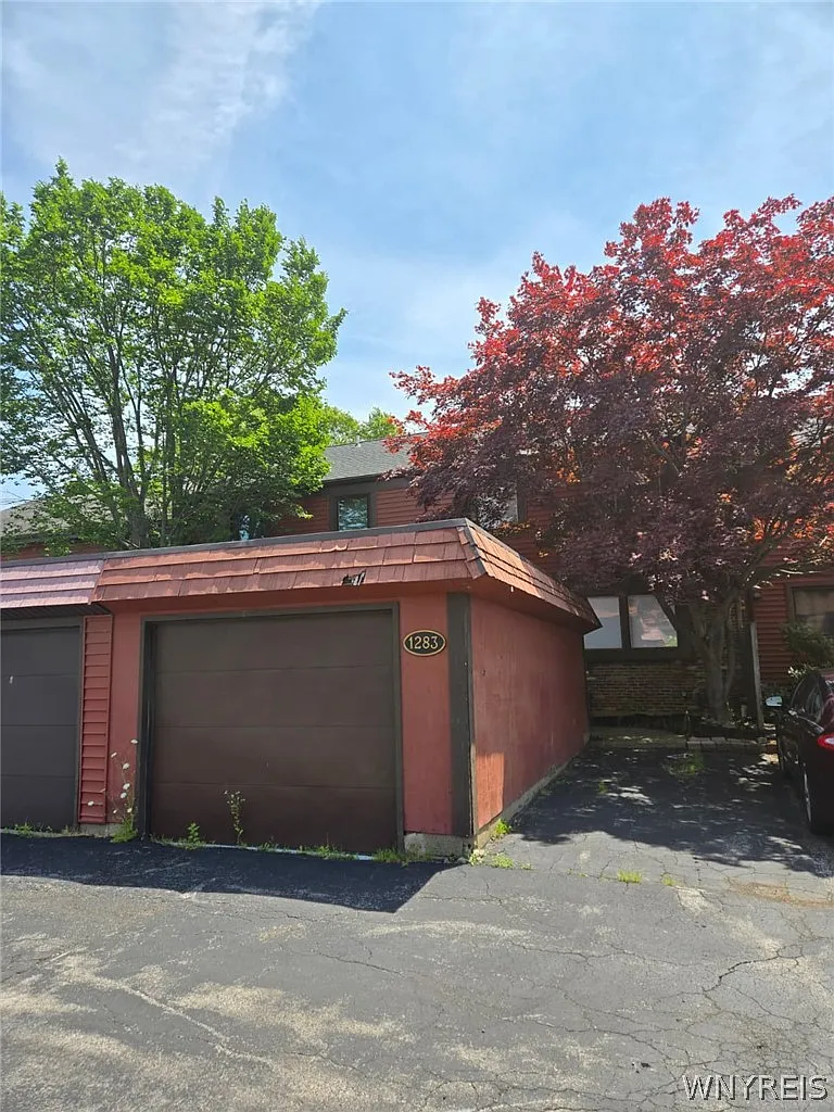 3 bed, 1.5 bath, 1260 sqft, $1,400 — Photo 1