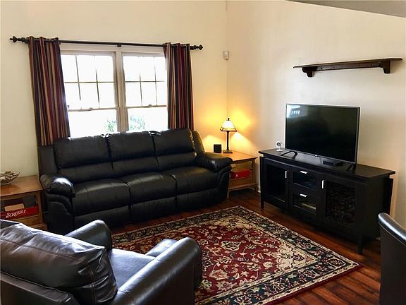 3rd image of 11093 Latonia Ln