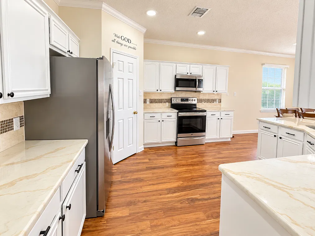 4 bed, 2.5 bath, 2130 sqft, $3,000 — Photo 4