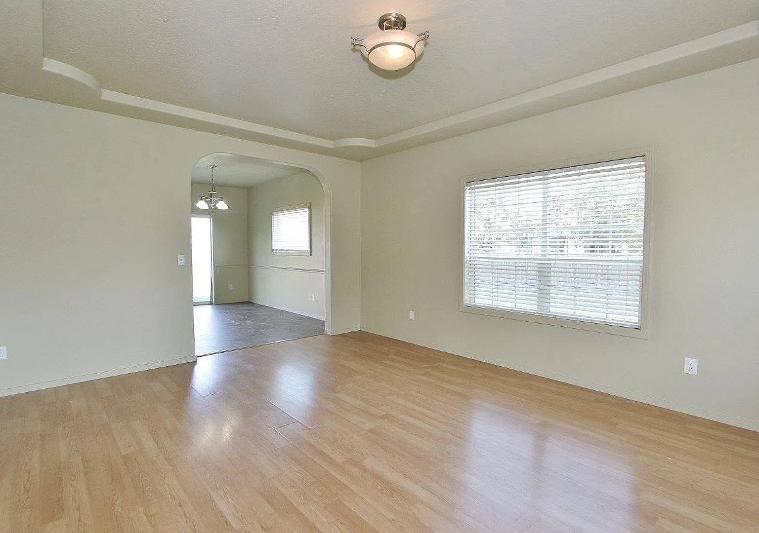 Spacious Home on Quiet Cul-de-Sac — Photo 4