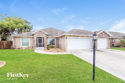 1932 Gloria Cir NE Photo 1