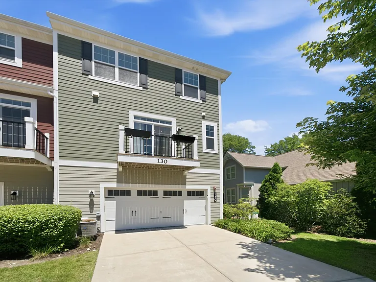 130 Waterbury Cir — Photo 48