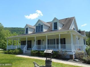 27 Tarpon Ln, Hedgesville, WV 25427