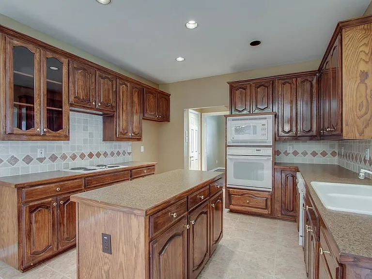 224 Heatherwood Dr — Photo 12