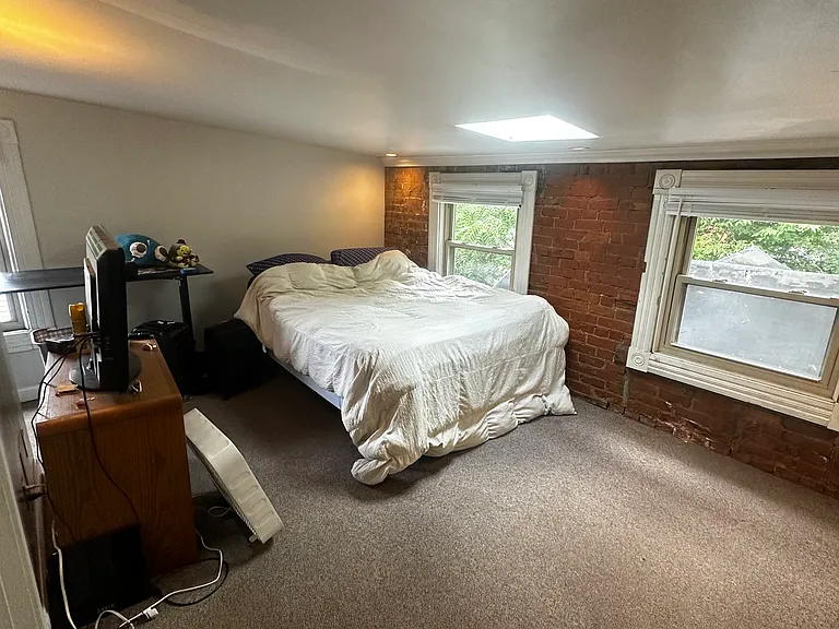 2357 W Clifton Ave #2 — Photo 9