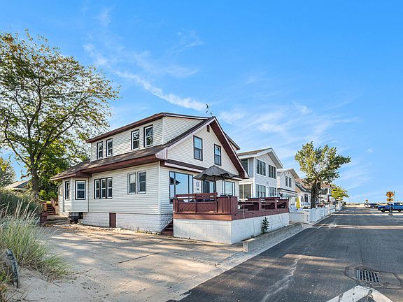 2nd image of 30 Lake Shore Dr