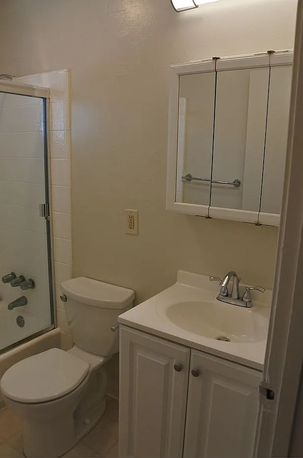 2 bed, 728 sqft, $3,045 — Photo 1