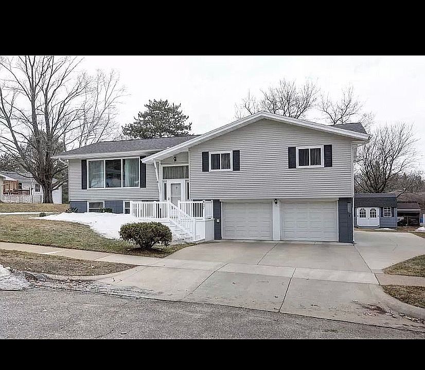 Extra parking and work bench