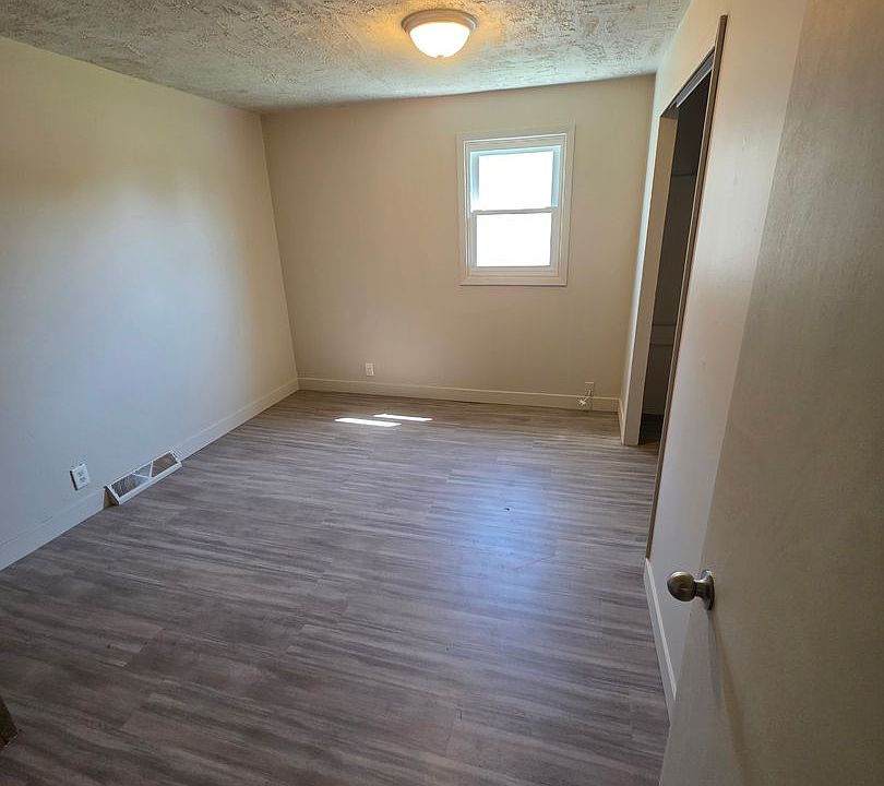 2nd image of 412 Elm Ave