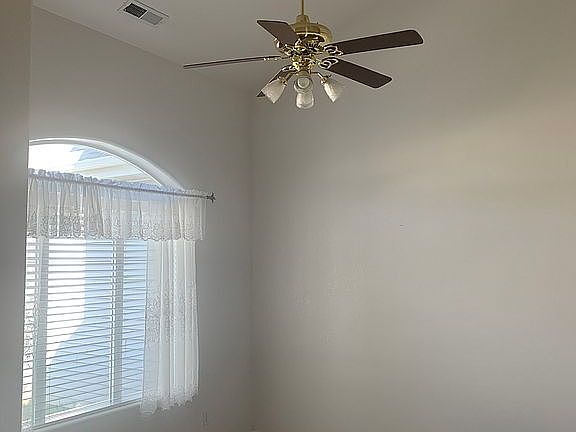 Formal living or dining room