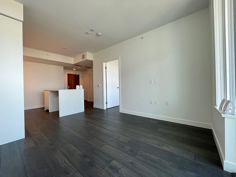 Burnaby Apartment for rent - 1 Bedroom — photo 11