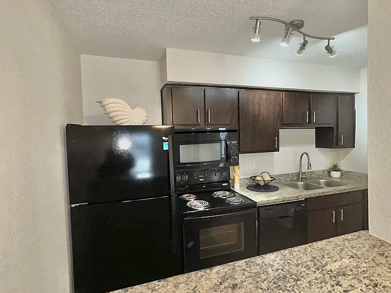 Residence at The Heights — Photo 14