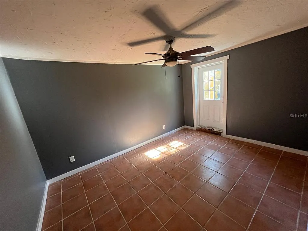 4 bed, 2.0 bath, 1388 sqft, $2,100 — Photo 4