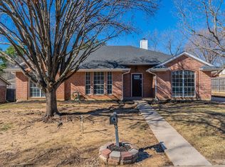 3828 Helmsford Dr, Arlington, TX 76016