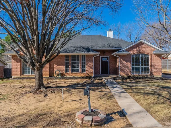 3828 Helmsford Dr, Arlington, TX 76016
