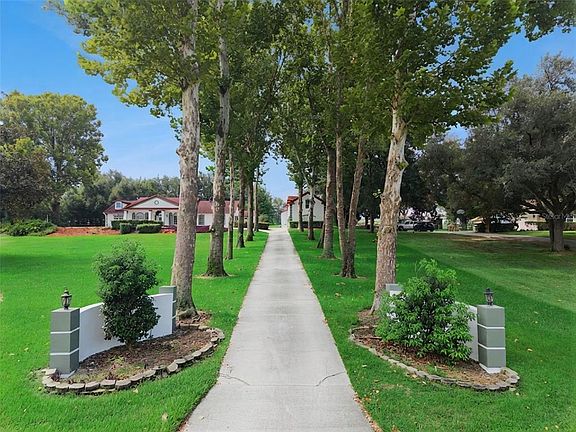 3rd image of 15000 THOROUGHBRED LN