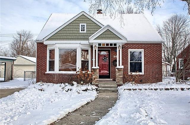 1st image of 682 Huntington Dr