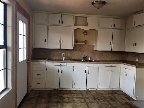 4th image of 1325 Jeanette St