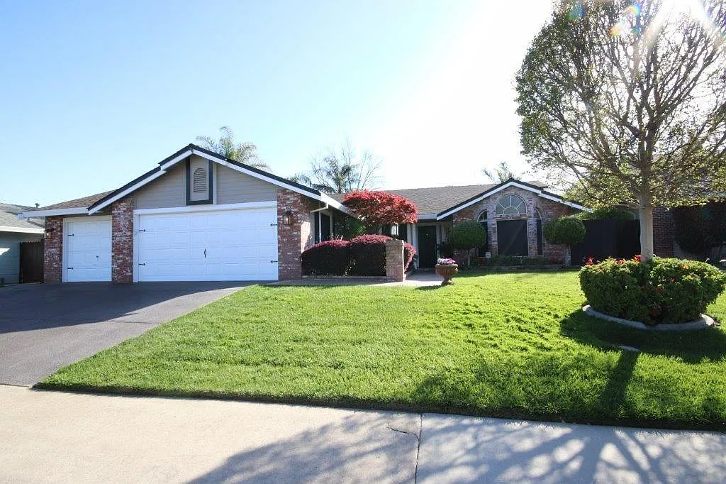 9222 Decorah Way photo 1