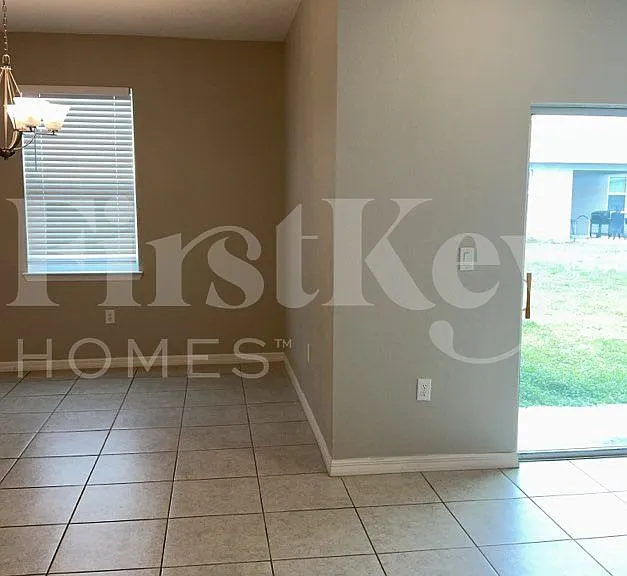 1218 Ponca Rd — Photo 4