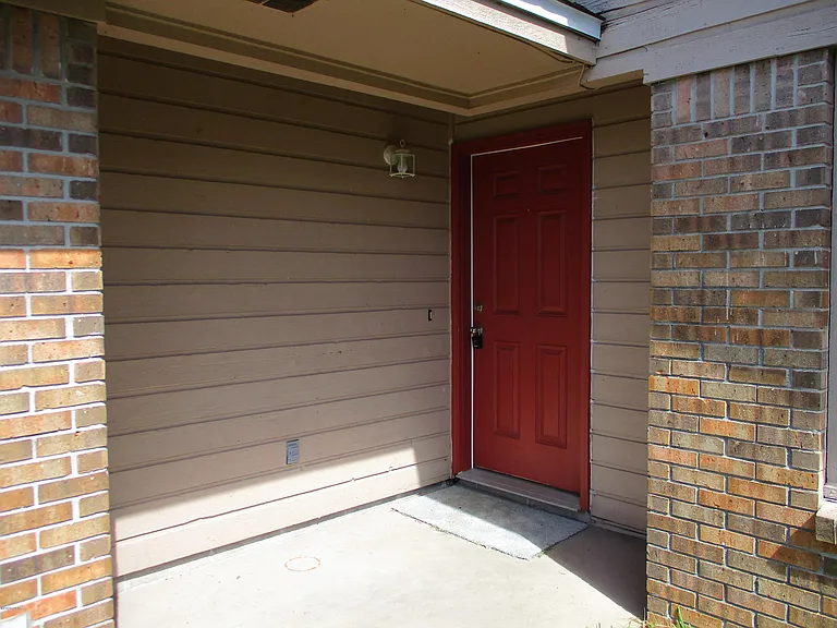 1346 Stephen Dr — Photo 2