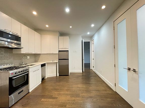 2nd image of 975 Washington Ave #E1