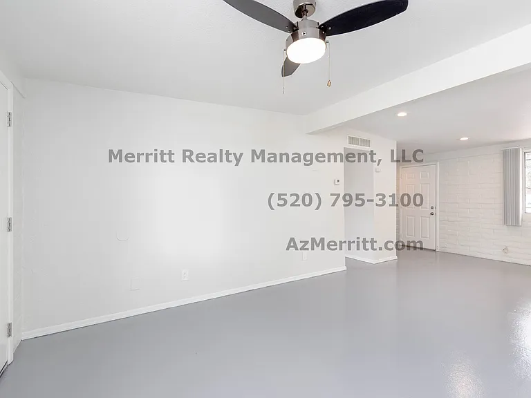 50 W King Rd #15 — Photo 5