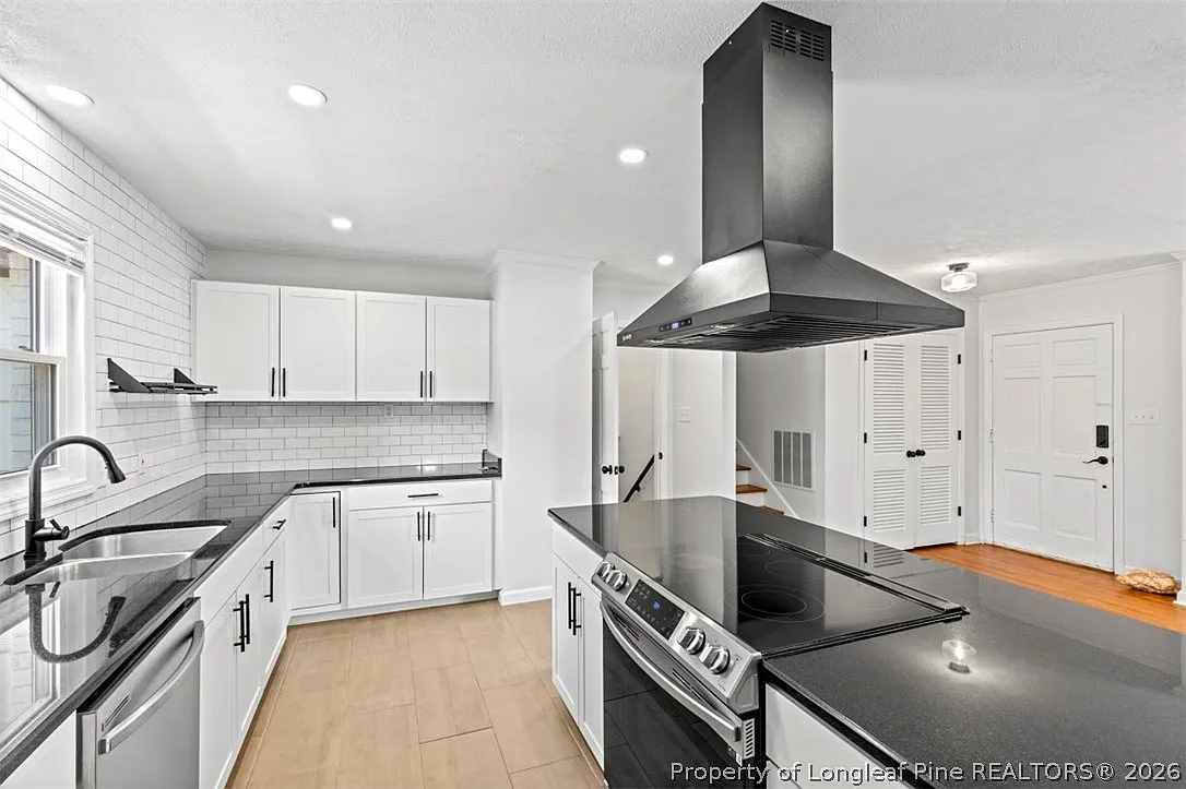 4 bed, 3.0 bath, 2293 sqft, $2,200 — Photo 4
