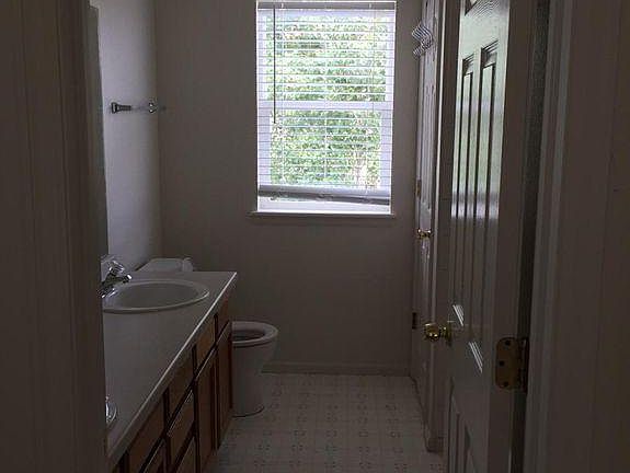 upper level main bath