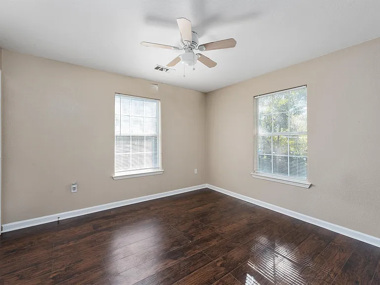 1728B Connorvale Rd — Photo 18