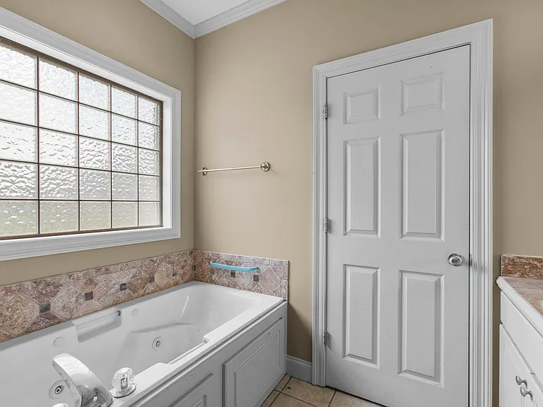 113 Dundee Cv — Photo 16