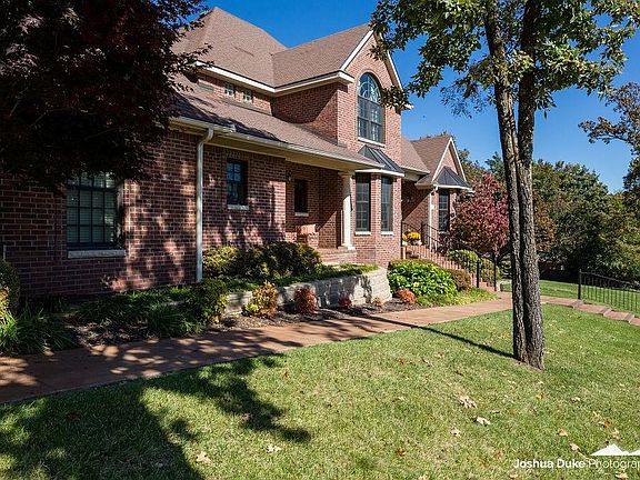 2nd image of 2316 E Whispering Oaks Ln