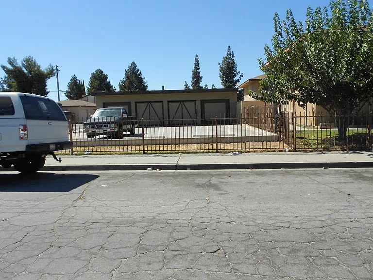 4-CAR DETACHED GARAGE w/ front parking