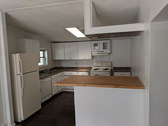 2nd image of 3843 Ireland Dr