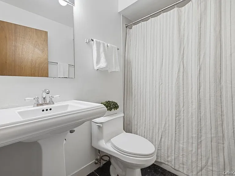 359 N Greeley Ave — Photo 12