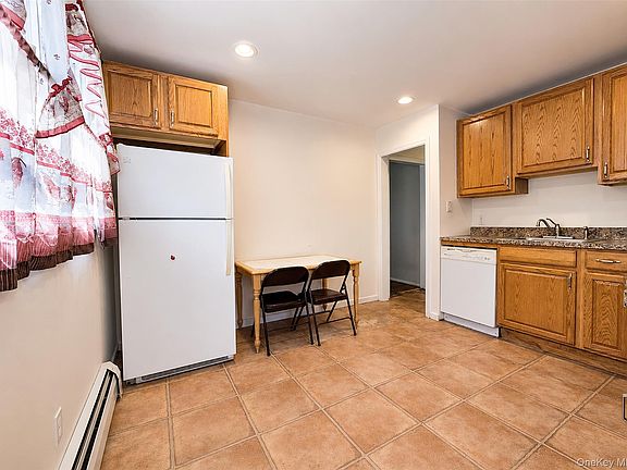 4th image of 23 Robbins Avenue