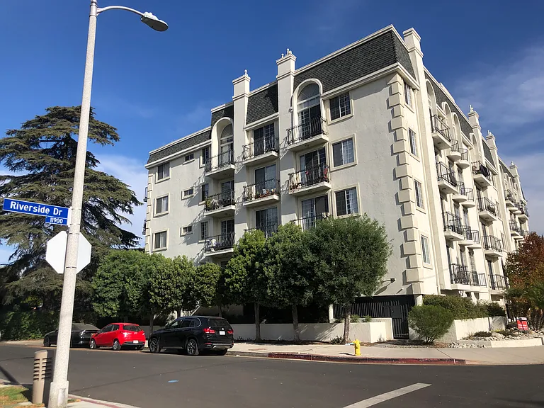 11925 Riverside Dr #44 — Photo 11