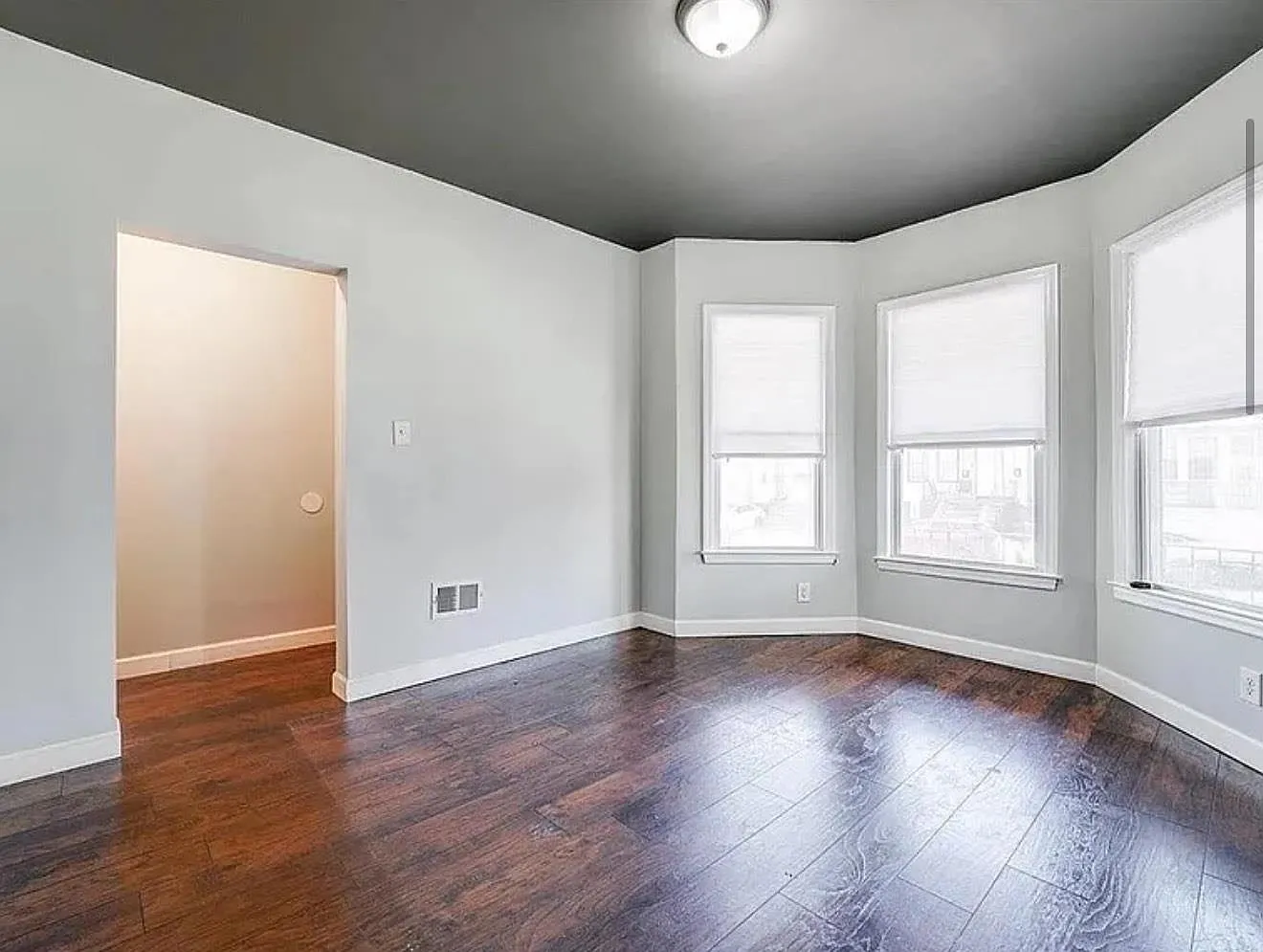 3 bed, 1.5 bath, 1400 sqft, $2,400 — Photo 3