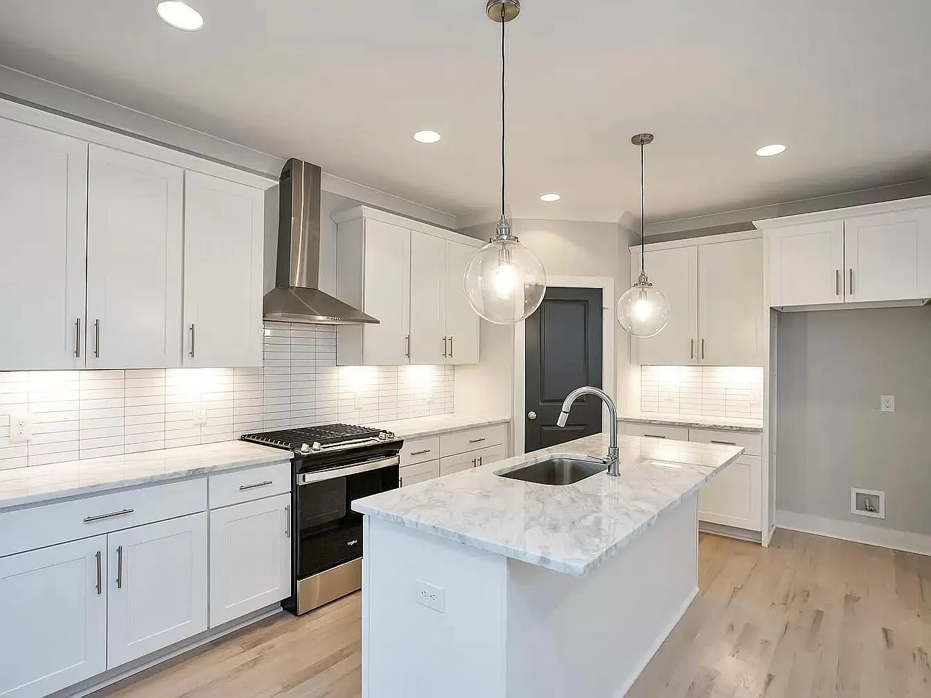 4 bed, 2129 sqft, $3,650 — Photo 2