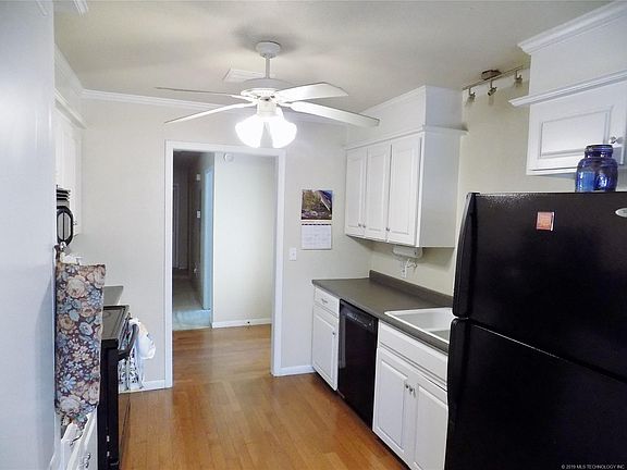 4th image of 2812 E Fort Worth St