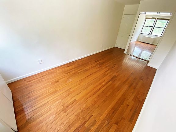 5th image of 4705 Henry Hudson Pkwy W APT Stb