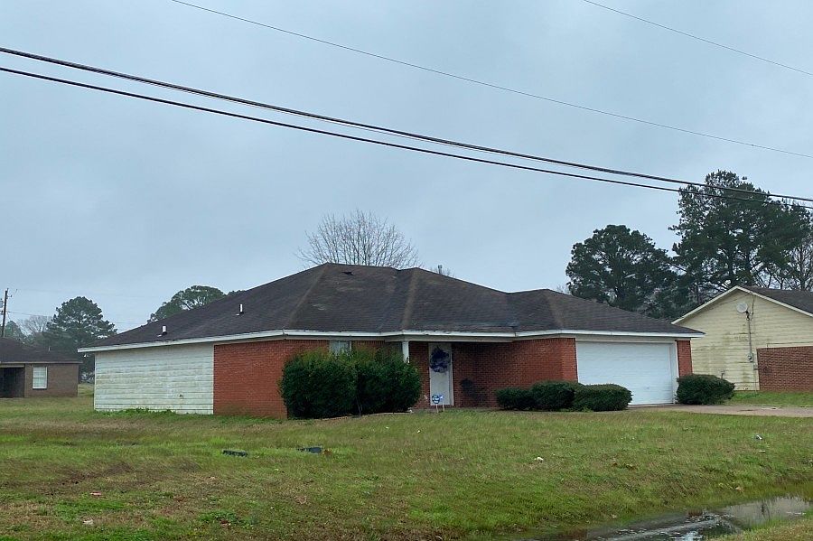 2nd image of 704 King Ranch Rd