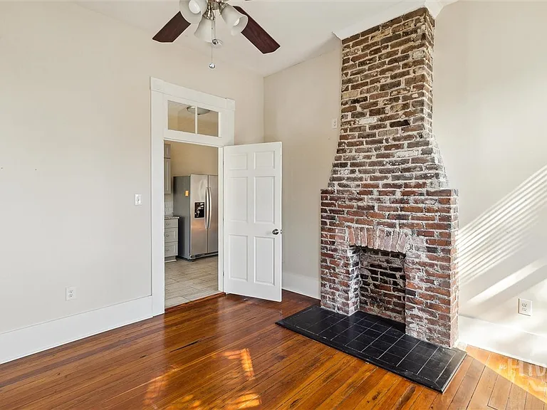 413 E Waldburg St #B — Photo 20