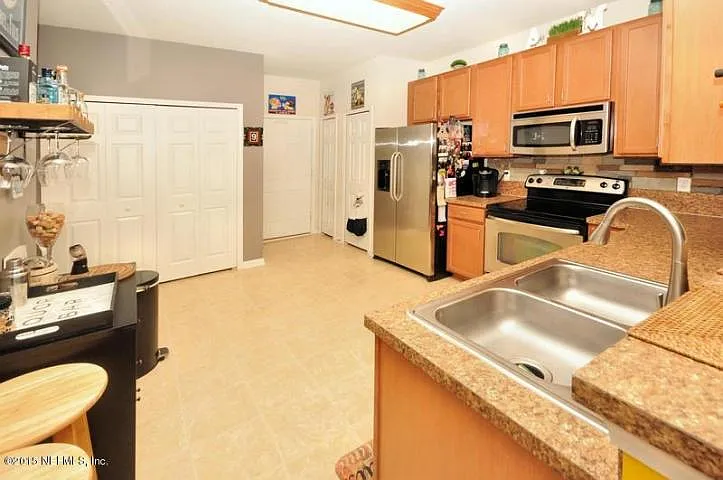 2 bed, 2.5 bath, 1304 sqft, $1,795 — Photo 3