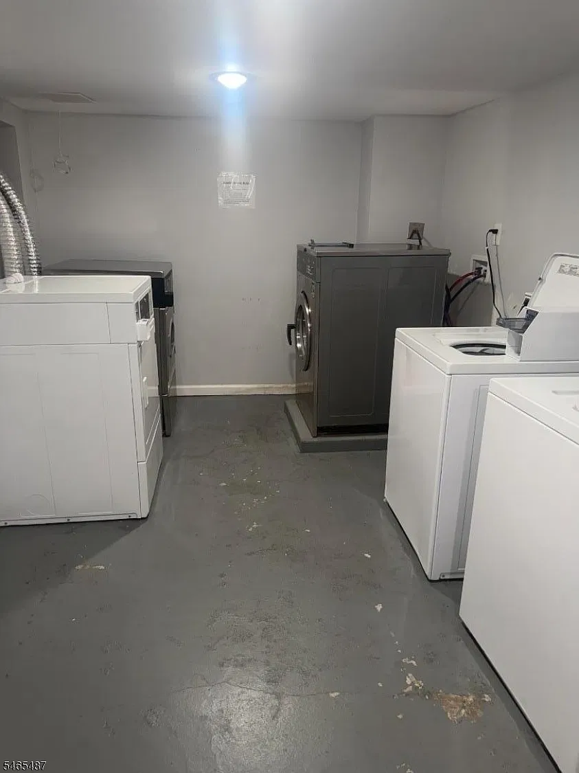 3 bed, 1.0 bath, $2,300 — Photo 1