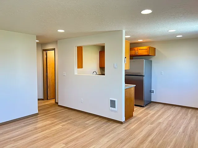 3 bed, 1.5 bath, 1044 sqft, $1,750 — Photo 4
