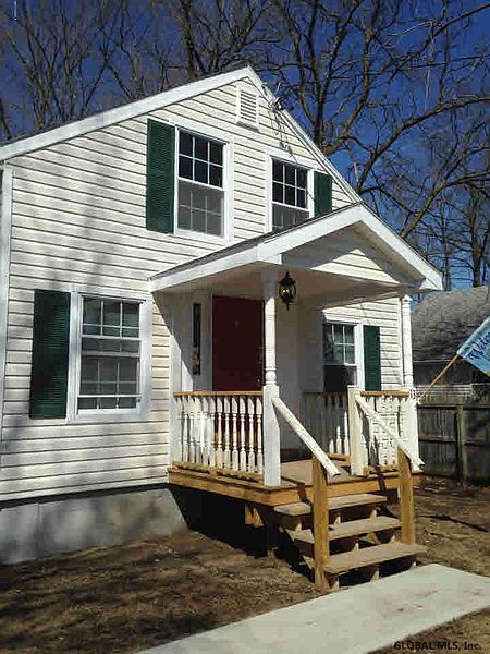 2nd image of 13 KATHERINE Avenue