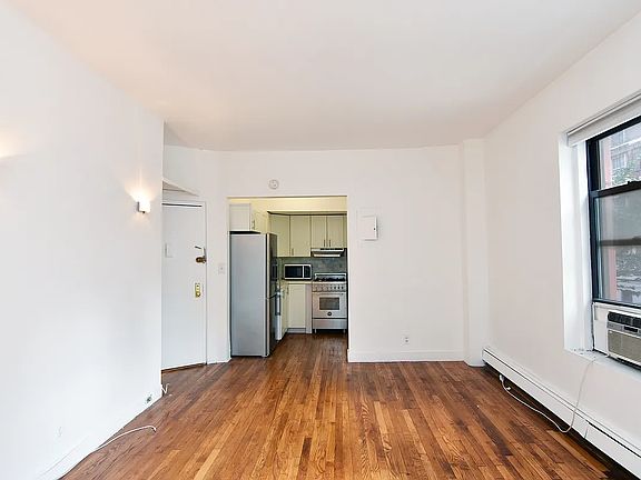 3rd image of 169 W 74th St APT 1A